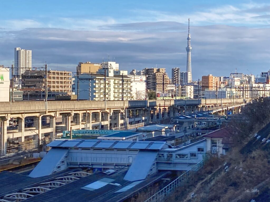 田端駅とスカイツリー（2023-01-21）