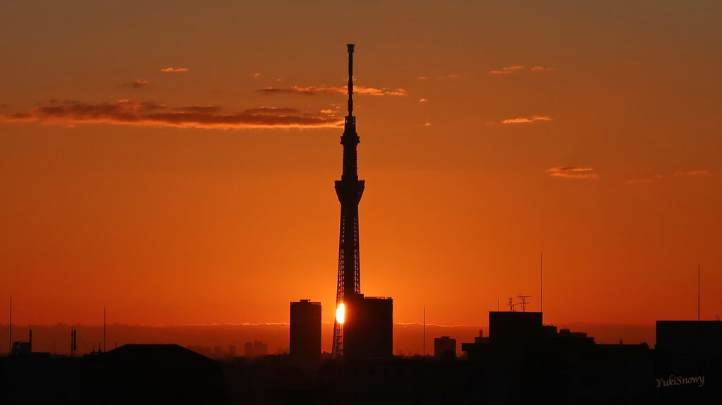 東京スカイツリーと太陽（2023-11-08 06:14）