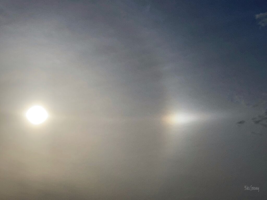 2025-05-05 06:30 Tokyo, sun dogs, 22 degree halo