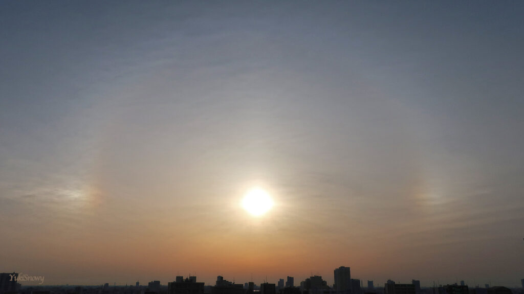 2025-05-05 05:44 Tokyo, sun dogs, 22 degree halo